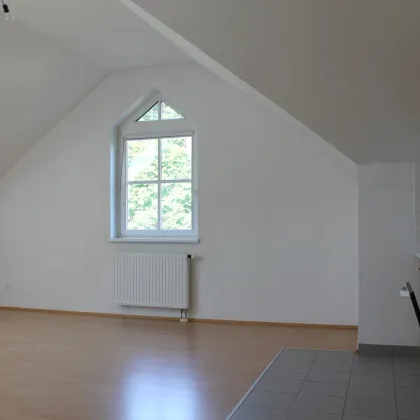 Schöne 3-Zimmer Dachgeschoßwohnung mit Parkplatz - Bild 2