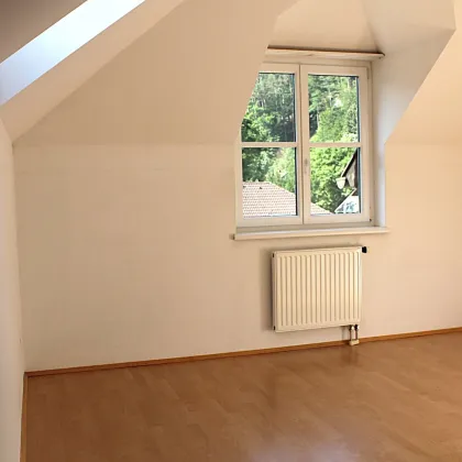 Schöne 3-Zimmer Dachgeschoßwohnung mit Parkplatz - Bild 3