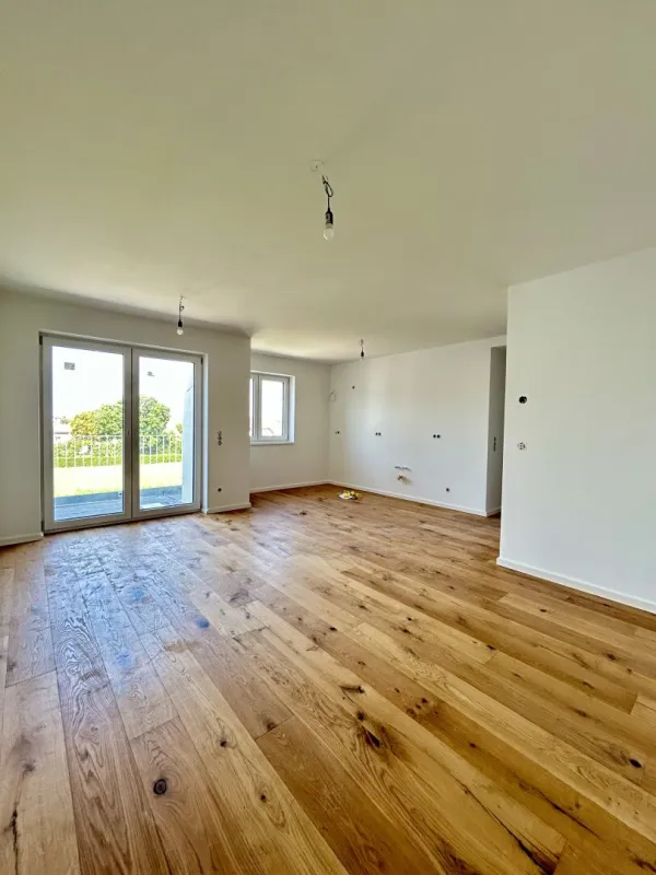 Modernes Wohnen in Mannswörth - Erstbezug mit Balkon und hochwertiger Ausstattung - Bild 1