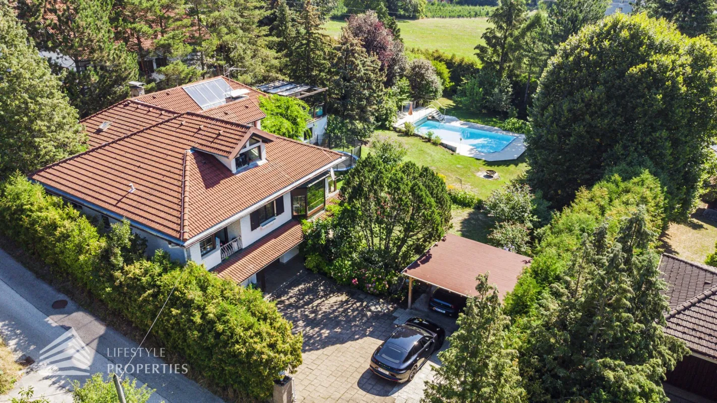 Atemberaubendes Einfamilienhaus mit Pool - Bild 1