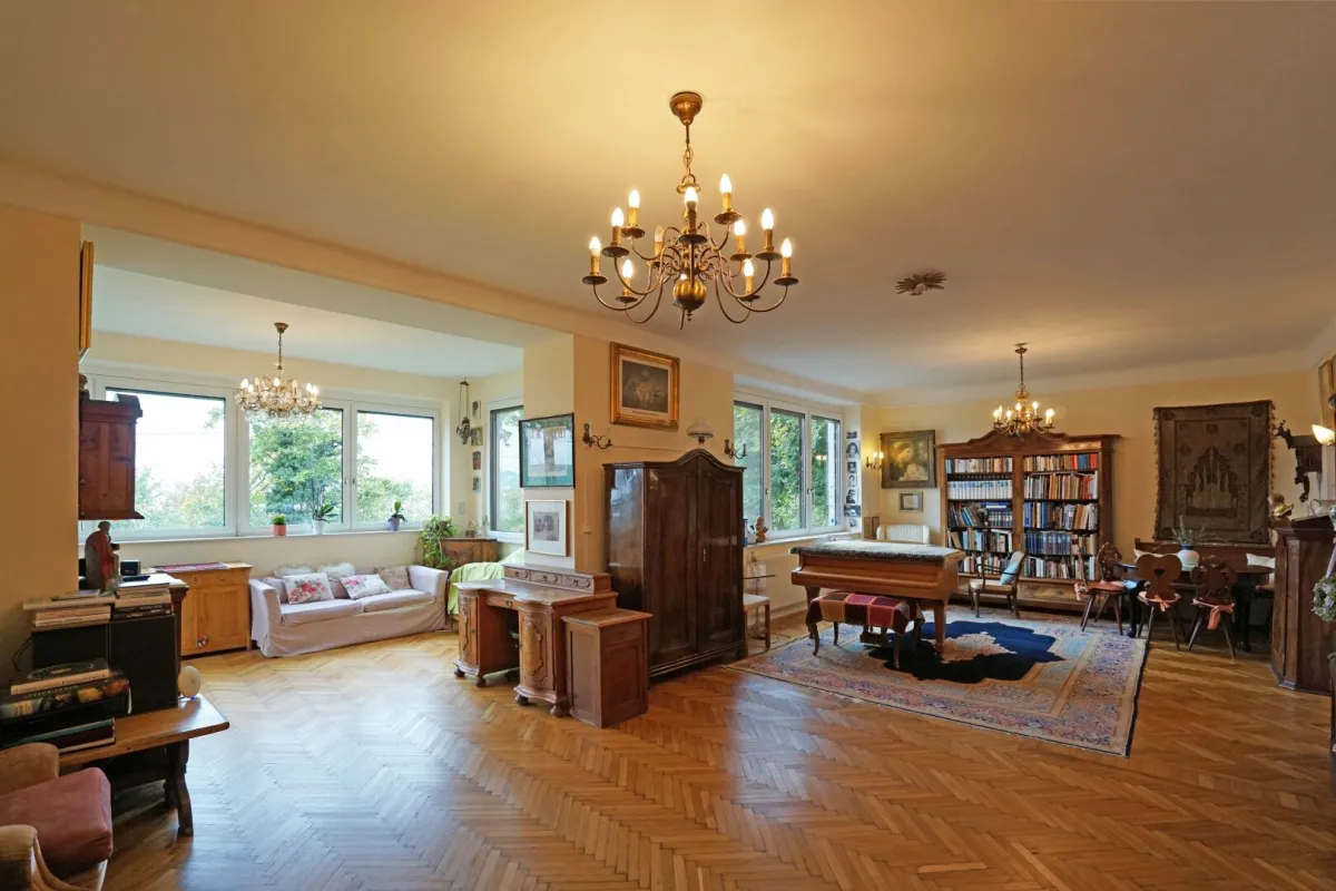 Gründerzeit-Villa aus 1901 mit PV-Anlage, Schwimmhalle und Sauna im Klosterneuburger Zentrum - Bild 1