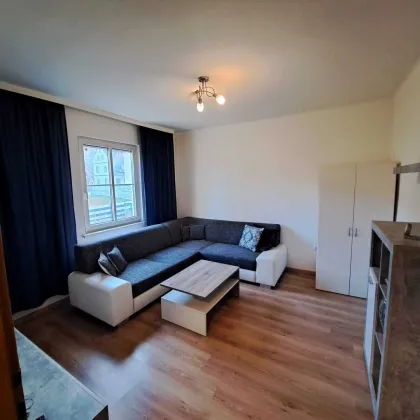 Charmante Hochparterre-Wohnung mit eigenem Garten und PKW Abstellplatz in ruhiger Siedlungslage - Bild 2