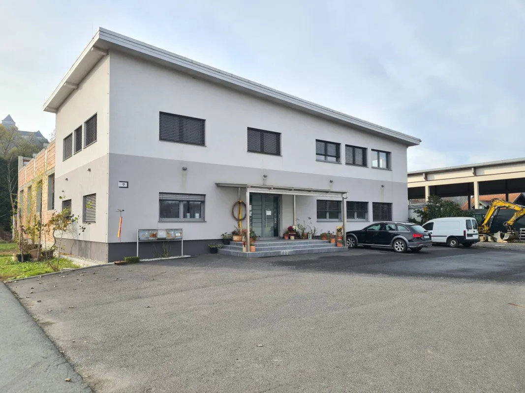 Sofort beziehbare Büro- Praxis oder Geschäftsflächen im 1.OG in guter Lage ! - Bild 1