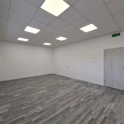 Sofort beziehbare Büro- Praxis oder Geschäftsflächen im 1.OG in guter Lage ! - Bild 3