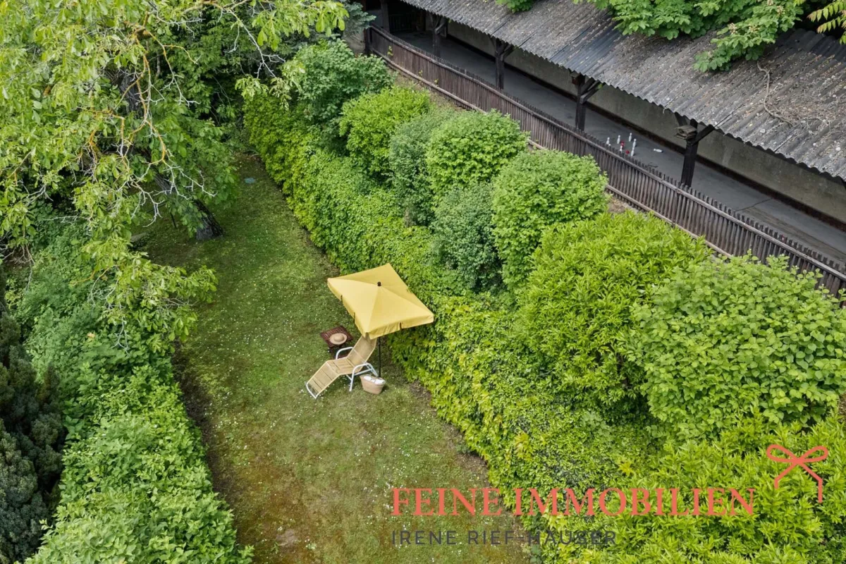 Zauberhafte Liegenschaft mit uneinsehbarem, großem Garten, ausbaubar - Bild 1