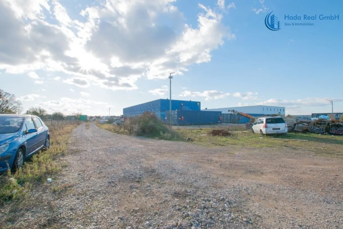 Gewerbegrundstück mit projektiertem Bauprojekt für Lagerhallen und Büroeinheiten - Bild 1