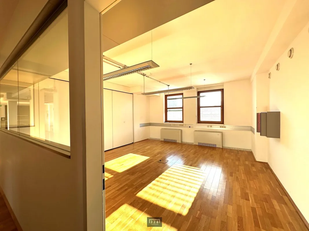 226 Immobilien: Großflächige Bürofläche (14 RÄUME / ca. 626 m² NF) über 2 Ebenen (TEILUNG MÖGLICH ca. 300 m³) Zentrum von Innsbruck AB SOFORT zur MIETE - Bild 1