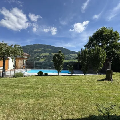 Wohnhaus mit Pool, Einliegerwohnung, Garage, Carport und Nebengebäude - Bild 2