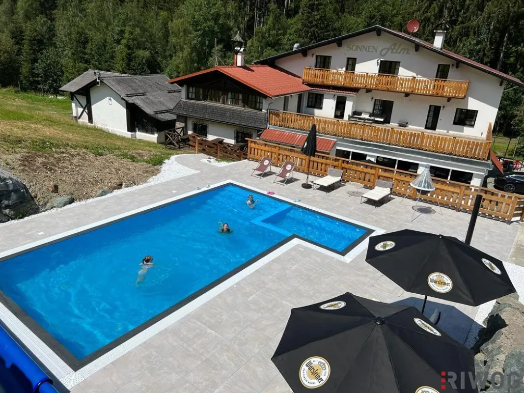INVESTMENT IM SKI-GEBIET STUHLECK | Hotel mit Betreiber direkt an der Piste | 2020 Generalsaniert | 16 Gästezimmer (Studie für Erweiterung vorhanden) | Restaurant mit Sonnenterrasse | Outdoor-Pool - Bild 1
