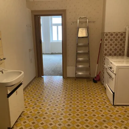 Sanierungsbedürftiges 1 Zimmer Altbaujuwel 3. Stock mit Lift! Nähe U4 Spittelau ! - Bild 2