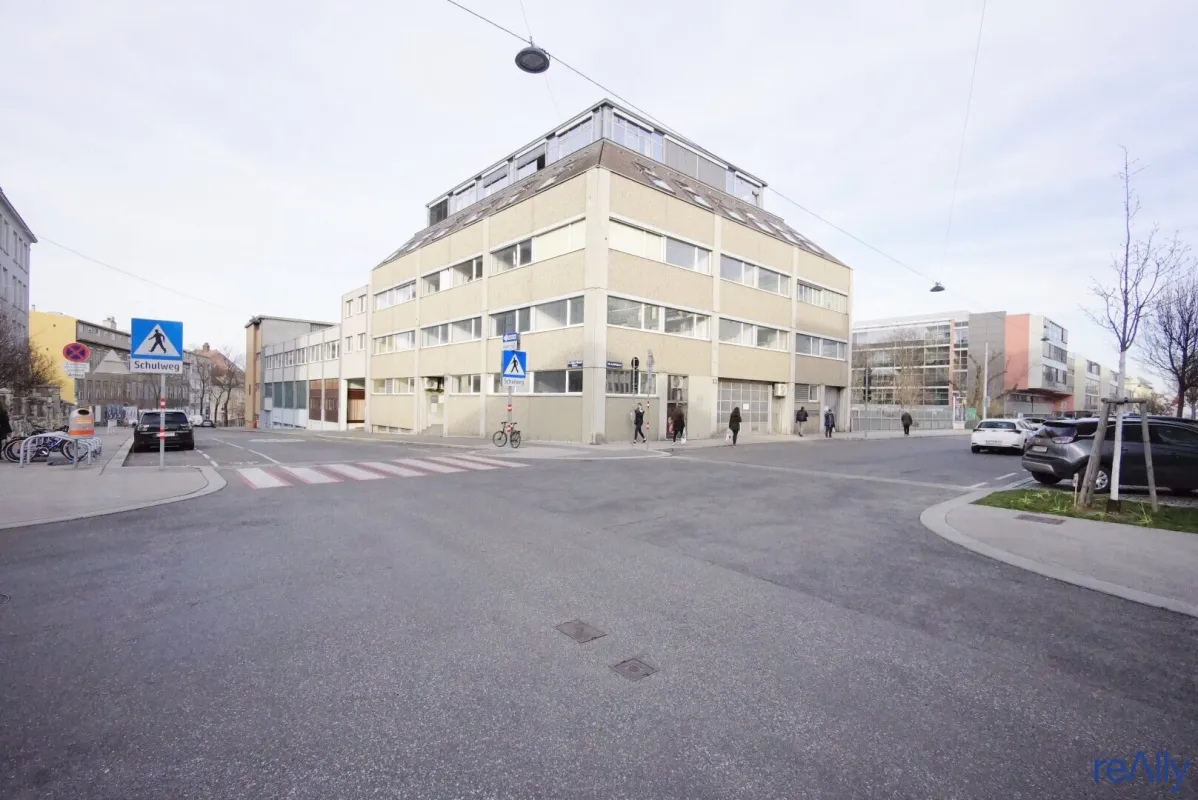 Modernes und helles Büro mit optionalen Stellplätzen - Bild 1