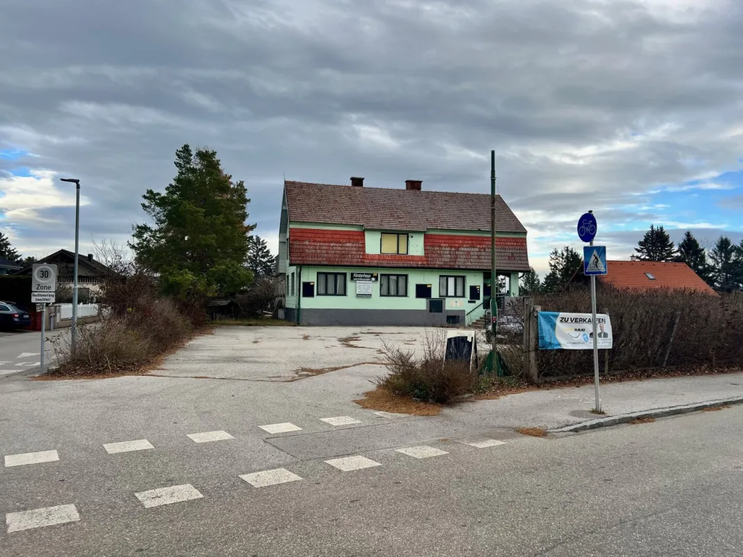 Großes Baugrundstück ! Aufteilung in 3 Parzellen möglich ! TOP-Preis ! - Bild 1