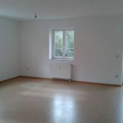 Helle 3-Zimmer-Wohnung mit Balkon und PKW-Stellplatz in ruhiger Wohnlage in Obernberg - Bild 3