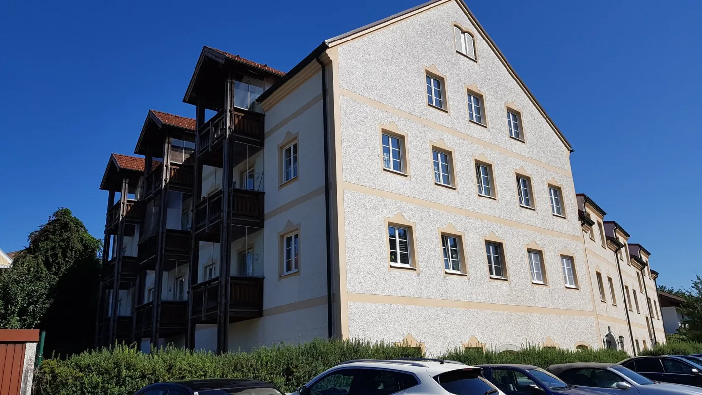 Helle 3-Zimmer-Wohnung mit Balkon und PKW-Stellplatz in ruhiger Wohnlage in Obernberg - Bild 1