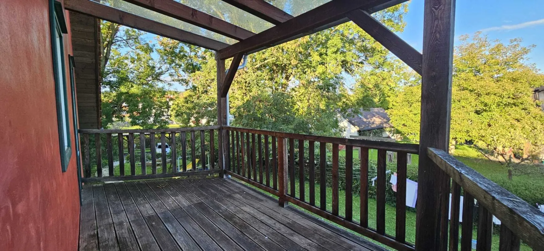 * * Tolle 3-Zimmer-Dachgeschoßwohnung mit großem Balkon und eigenem Carportplatz in idyllischer Lage! * * - Bild 1
