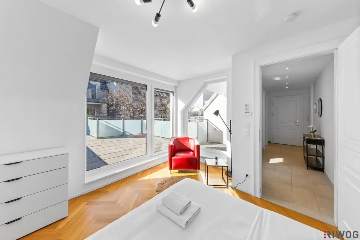 Sanierte DG-WOHNUNG mit über 50m² TERRASSENFLÄCHE | Ca. 2 Min. zur U4 SCHÖNBRUNN | Ca. 15 Min. in den 1. Bezirk - Bild 1