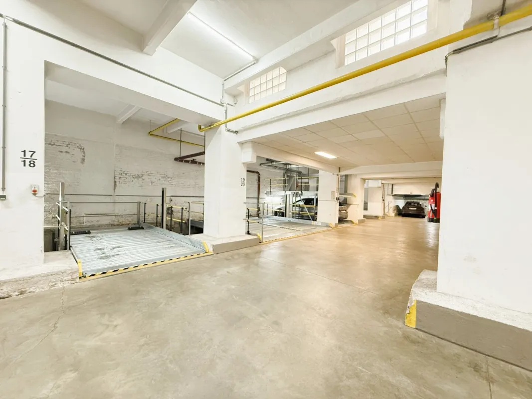 Tiefgaragenparkplatz - 5 Gehminuten zur Mariahilfer Straße entfernt - Bild 1