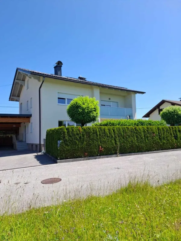 Schmuckes Zweifamilienhaus in Salzburg / Anthering! - Bild 1