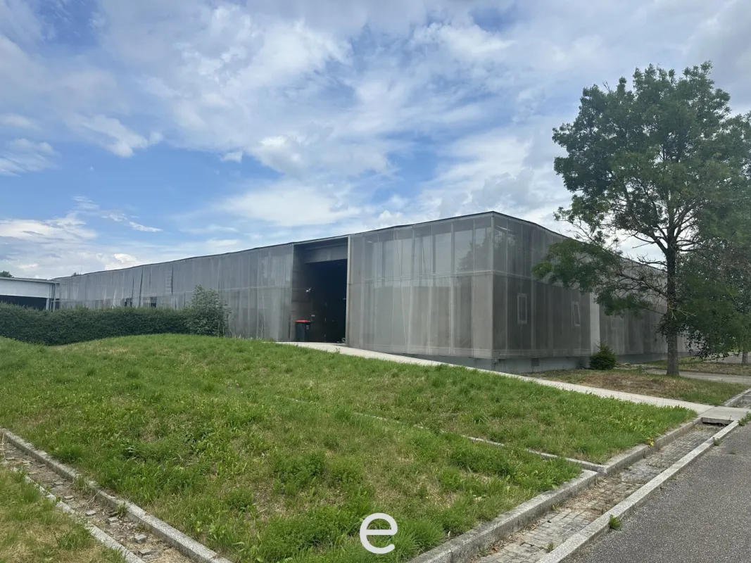 Großzügige Betriebsliegenschaft in Frankenburg am Hausruck zu Verkaufen! - Bild 1