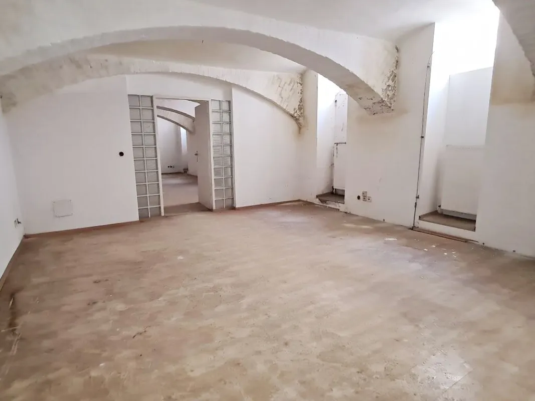 HILLERSTRASSE, straßenseitige 86 m² Lagerfläche oder Hobbyraum, 2 Räume, Parkettböden, Kellergeschoß - Bild 1