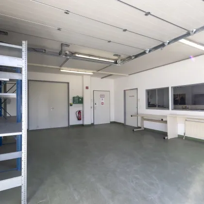 TOP Gewerbeflächen mit Bürotrakt und Rolltor - ebenerdig befahrbar in Salzburg Nord - Bild 3