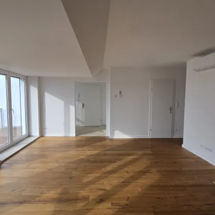 SONNIGER DG-ERSTBEZUG NACH AUSBAU! 4,5 Zimmer Maisonette Wohnung mit 46 m² Terrasse und 17 m² Balkon! - Bild 2