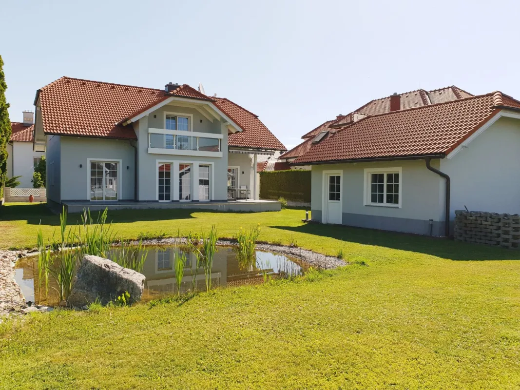 Exklusives Einfamilienhaus mit Doppelgarage zu verkaufen! - Bild 1
