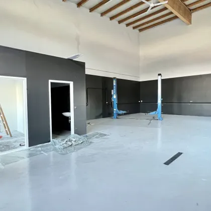 Moderne Halle mit Büro, 111m², Werkstatt möglich! - Bild 3