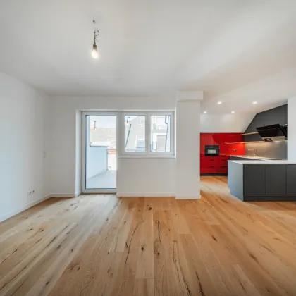 LICHTDURFLUTETE 2 ZIMMER DG WOHNUNG AUF 2 EBENEN MIT BALKON UND LOGGIA NÄHE SCHLOSS BELVEDERE - Bild 3