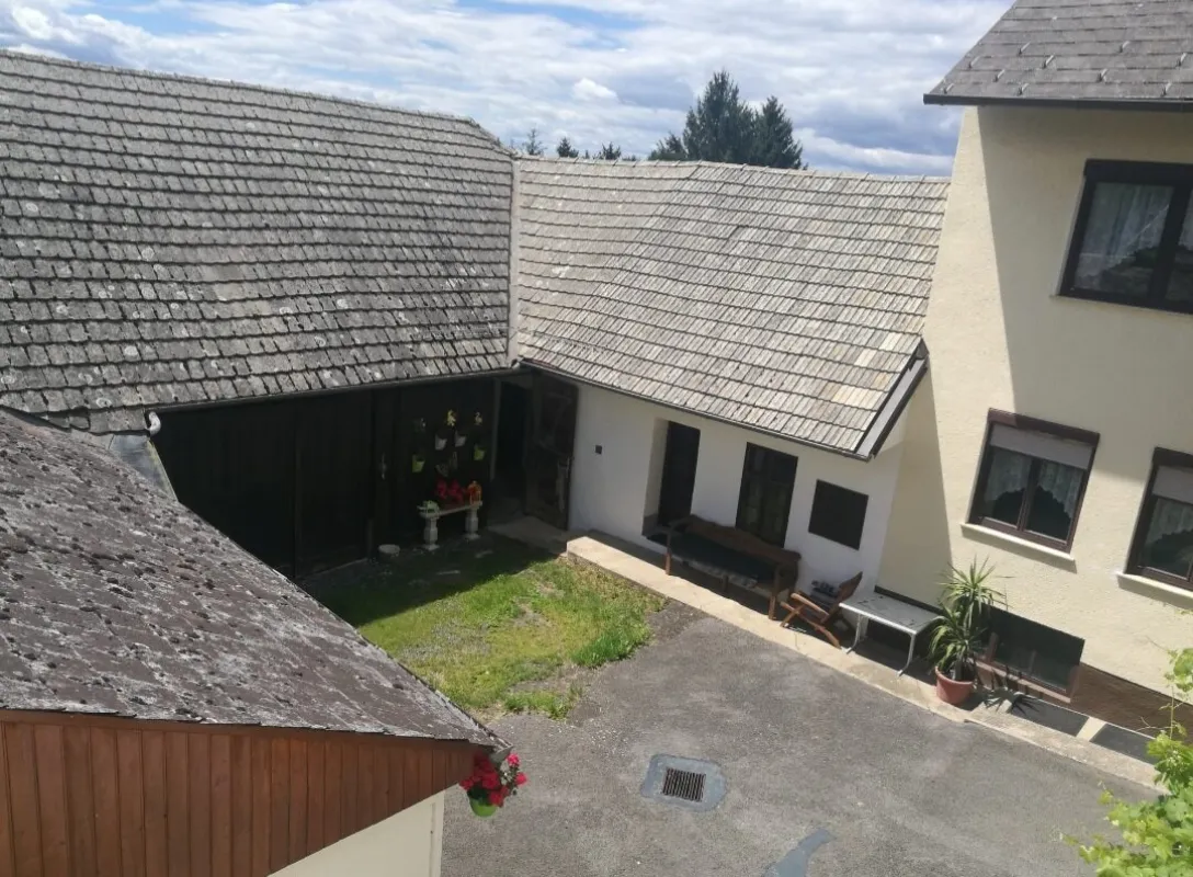 Vierkanthof mit Nebengebäude, 1400m² - viele Nutzungsmöglichkeiten - Bild 1
