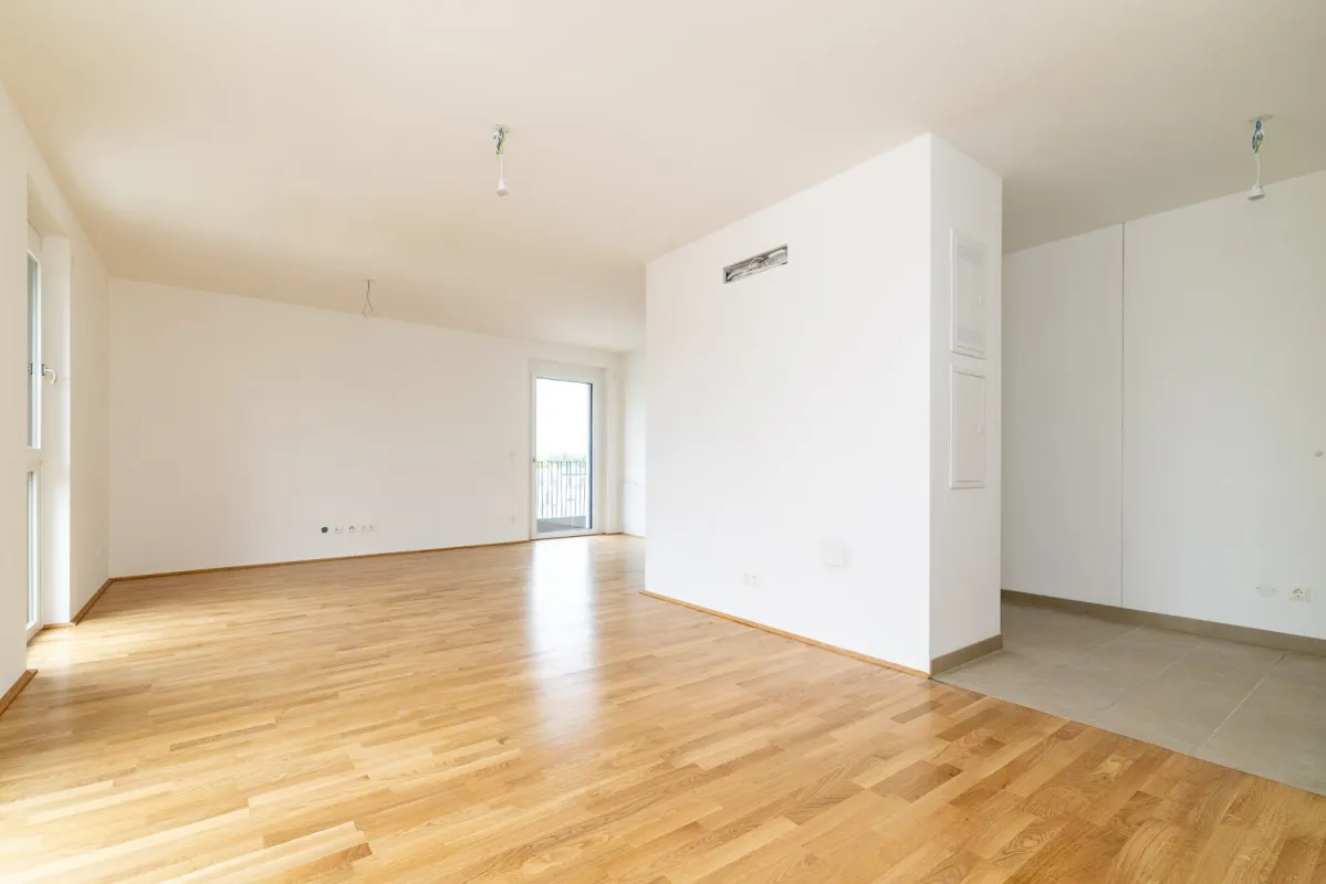 ERSTBEZUG "ein viertel grün" - Moderne 2 Zimmerwohnung mit Balkon und Tiefgaragenstellplatz in zentraler Lage in Wr. Neustadt! - provisionsfrei - Bild 1