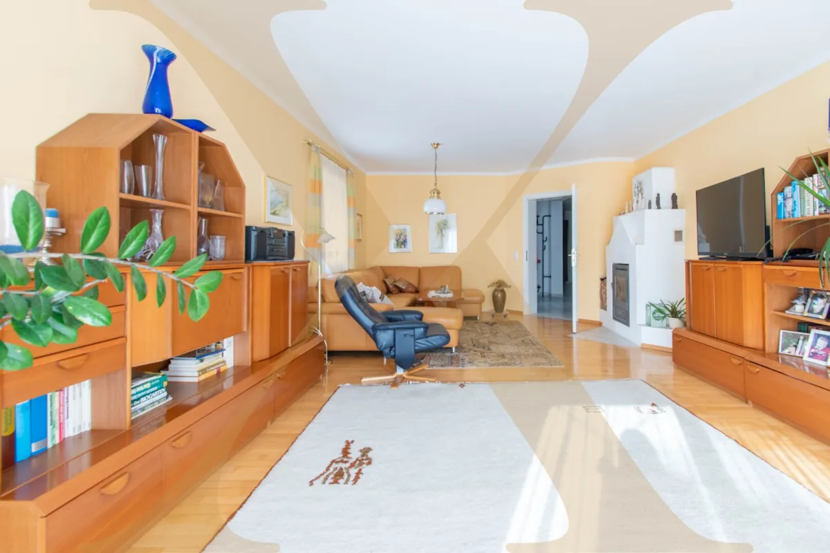 Unbegrenzte Möglichkeiten auf einer Etage - perfekt für Wohnen und Arbeiten: Tolle Wohnung zu verkaufen! - Bild 1