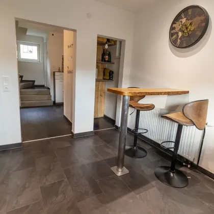 Saniert - Gemütlich - Sofort Verfügbar - Wohnhaus mit überdachter Terrasse im Grünen - Bild 3