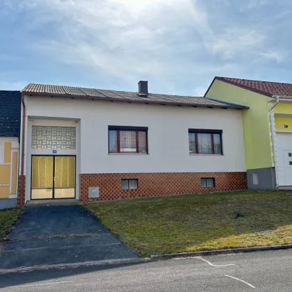 Klassisches Einfamilienhaus mit Nebengebäuden und Garten - Bild 2