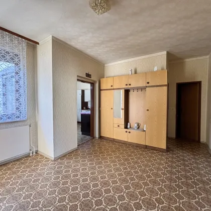Klassisches Einfamilienhaus mit Nebengebäuden und Garten - Bild 3