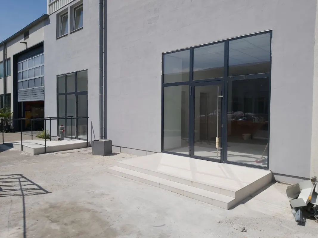 Werkstatt/Büro im Gewerbegebiet, 8 Minuten zum Zentrum von Wiener Neustadt - Bild 1