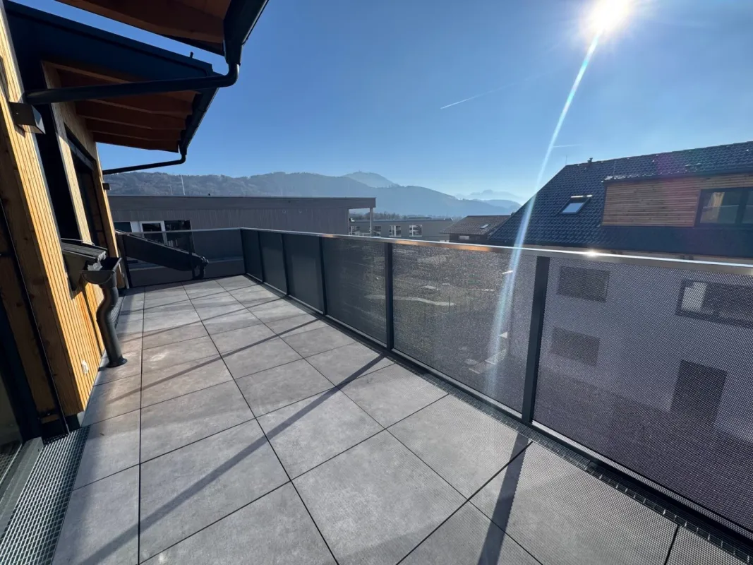 ERSTBEZUG | 4 Zimmer Dachgeschoß Wohnung mit 140m2 Wohnfläche | 17m2 SW-Terrasse, 2 TG Plätze  | Hallwang - Bild 1