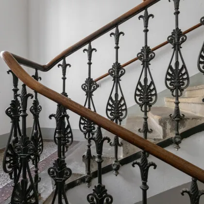 INVESTMENT IN BESTLAGE NÄHE 1. BEZIRK | Unbefristet vermietete Altbauwohnung in HOFRUHELAGE | Repräsentatives Jahrhundertwendehaus | 3.OG - Bild 2