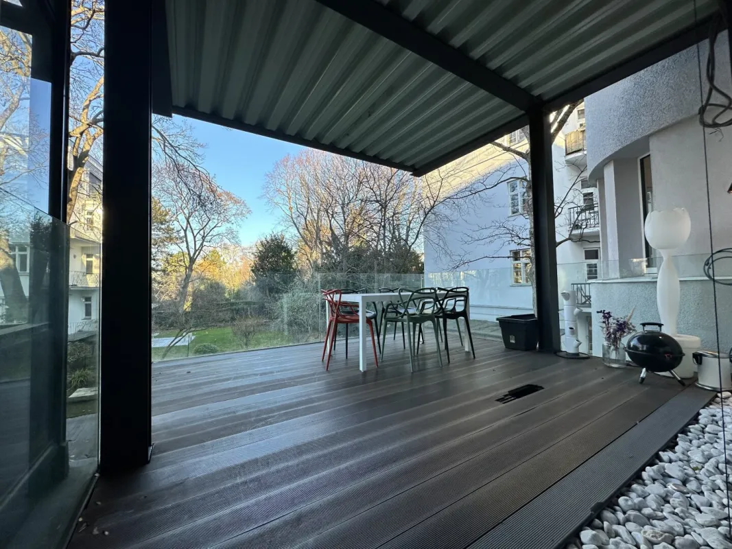 STILVOLLES WOHNEN IN DER VILLENGEGEND: Moderne Wohnung mit Gartenblick - Bild 1