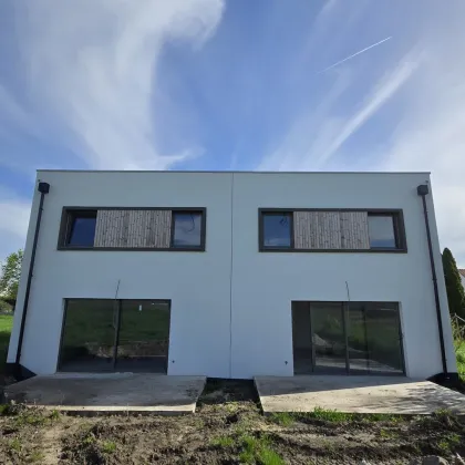 Erstbezug in idyllischer Doppelhaushälfte in Stetten - Wohnkomfort mit Garten und Stellplätzen - Bild 3