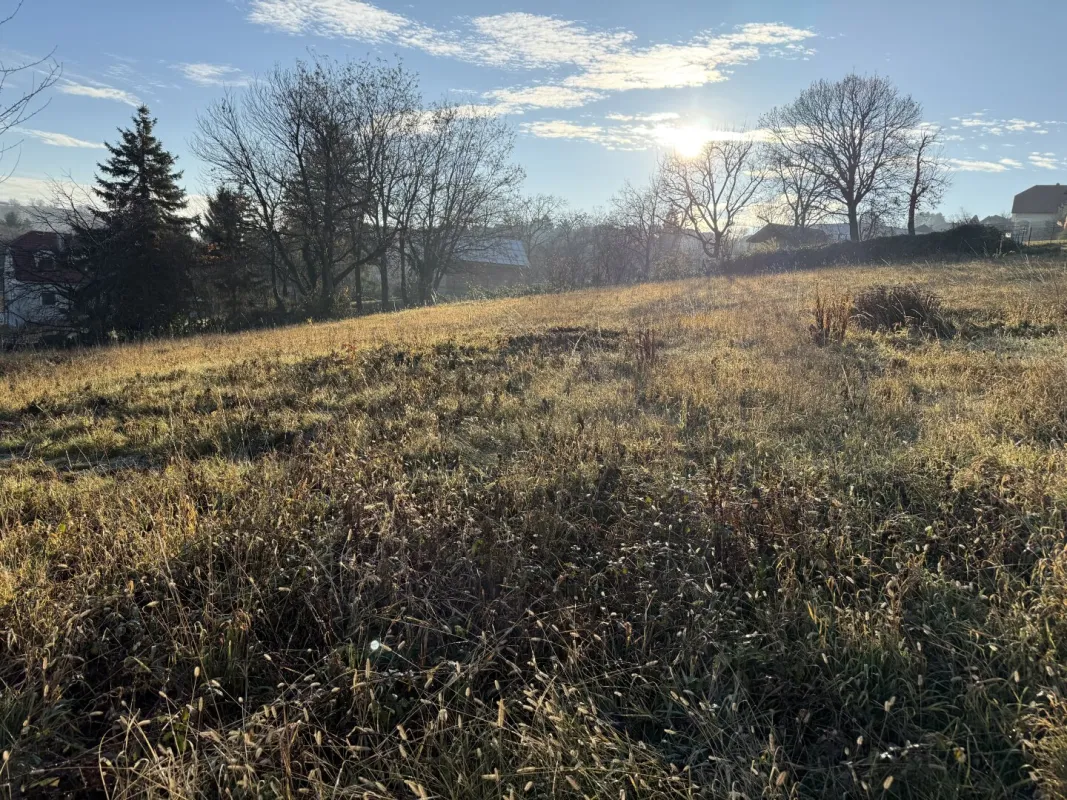 sonniger Baugrund mit Fernsicht  zu verkaufen - Bild 1