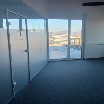 Smart City Süd - Perfekt gelegen: Großzügiges Büro/Praxis mit sonniger großzügiger Terrasse mit Weitblick zu vermieten - Bild 2