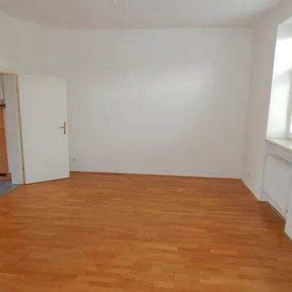 Helle 2 Zimmer Wohnung mit Balkon und PKW-Stellplatz - Bild 3