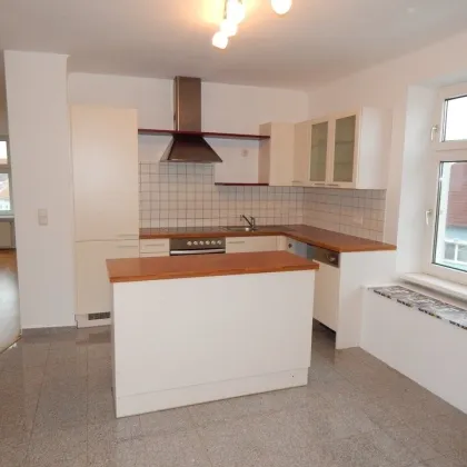 Helle 3 Zimmer Wohnung mit Balkon und PKW-Stellplatz - Bild 2