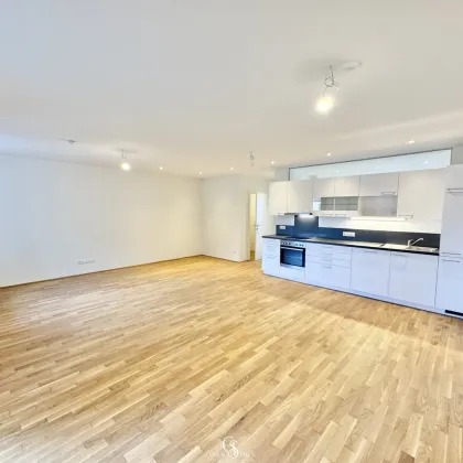 Exklusive Erstbezugswohnung mit Balkon und Blick auf den Schlossberg - Bild 2