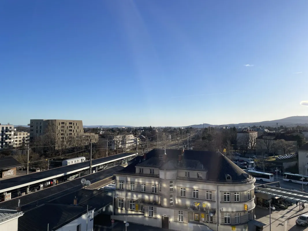 Großzügiges 4-Zimmer Büro mit Atrium direkt am Bahnhof-Liesing - Bild 1