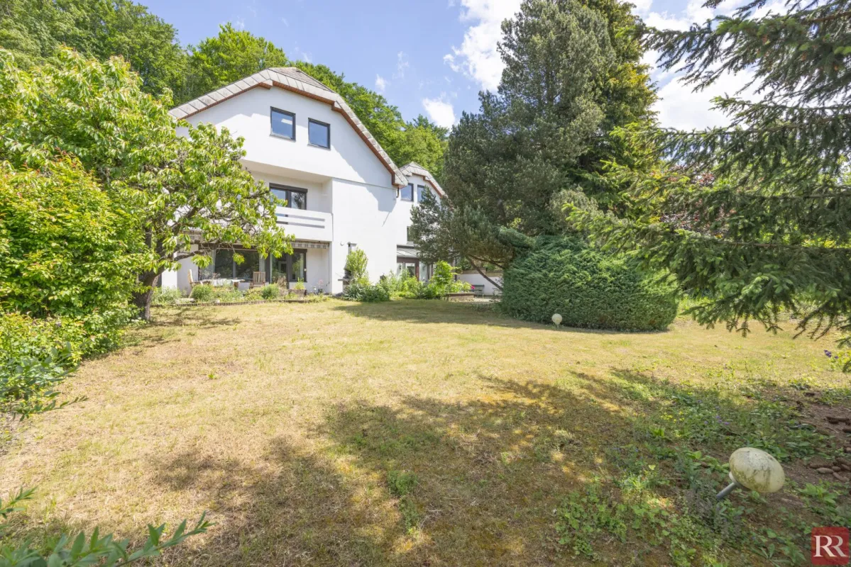 Waldrandlage- Grosszügiges Einfamilienhaus mit großem Garten - Bild 1