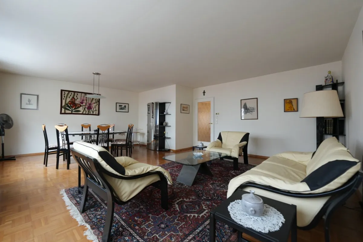 Wohnjuwel im Herzen des 7. Bezirks mit Balkon und Parkplatz - Bild 1