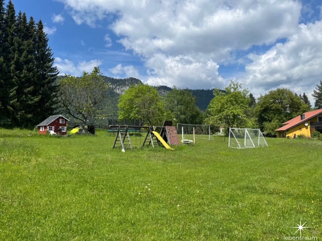 Grundstück mit viel Potential in absoluter Ruhe-, Aussichts- und Sonnenlage - Bild 1