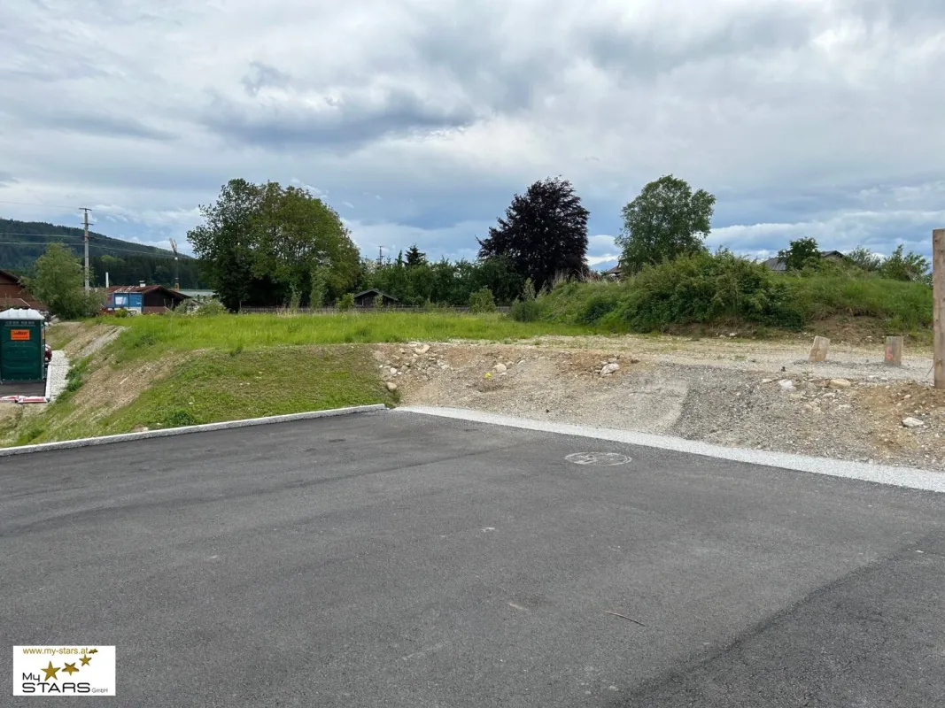 Gewerbepark-Investition in Salzburg: 12.000 m² BE-Baugrundstück! - Bild 1